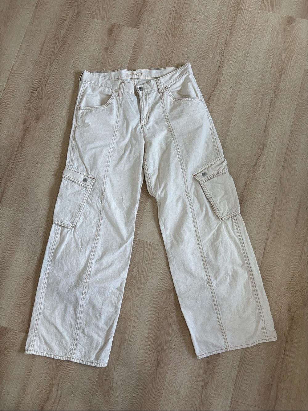 Levi’s Women Off-White Cargo Pants - Wide Leg Utility Trousers
